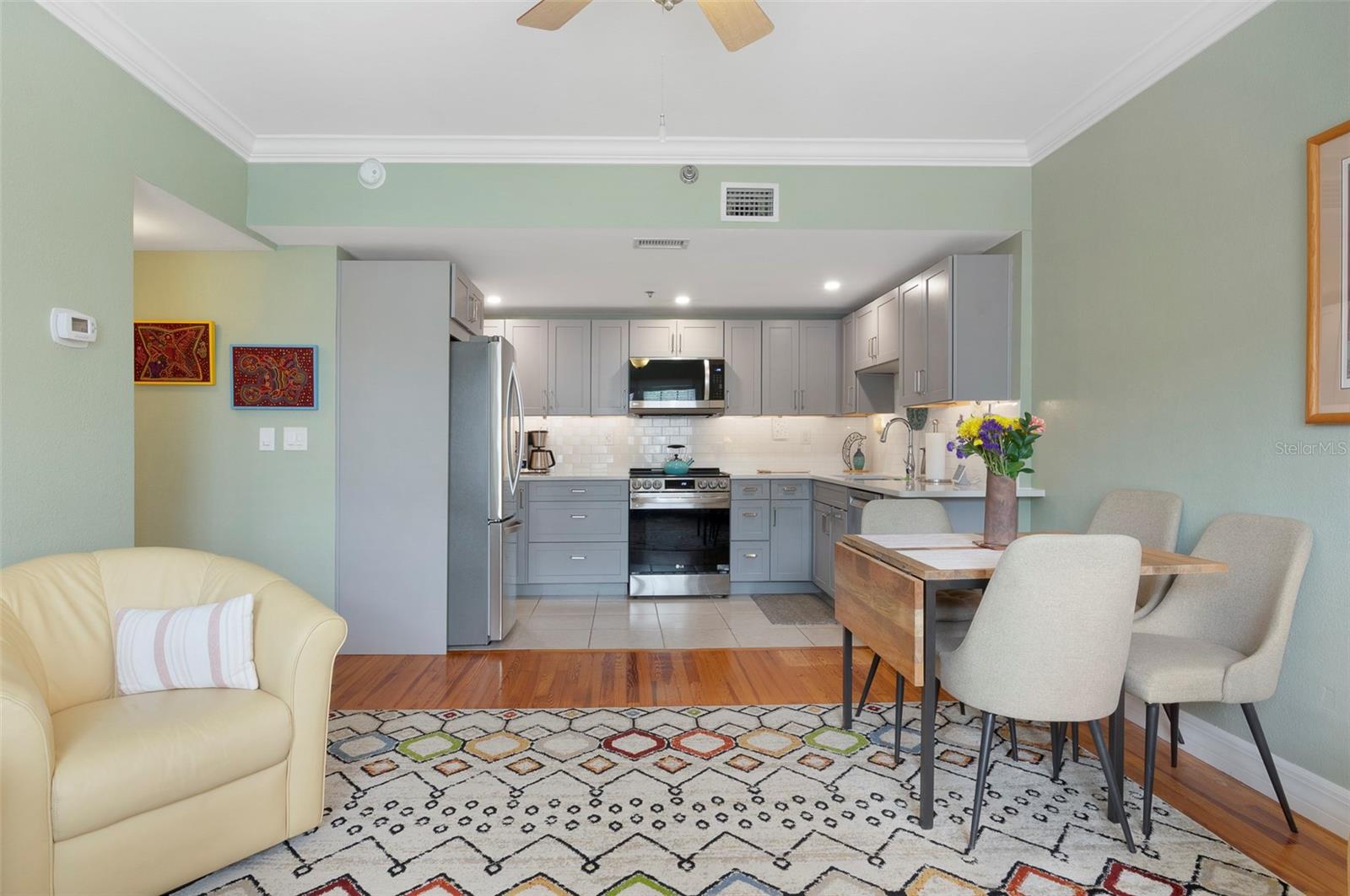 Image 5 of 29 For 219 4th Avenue N 202