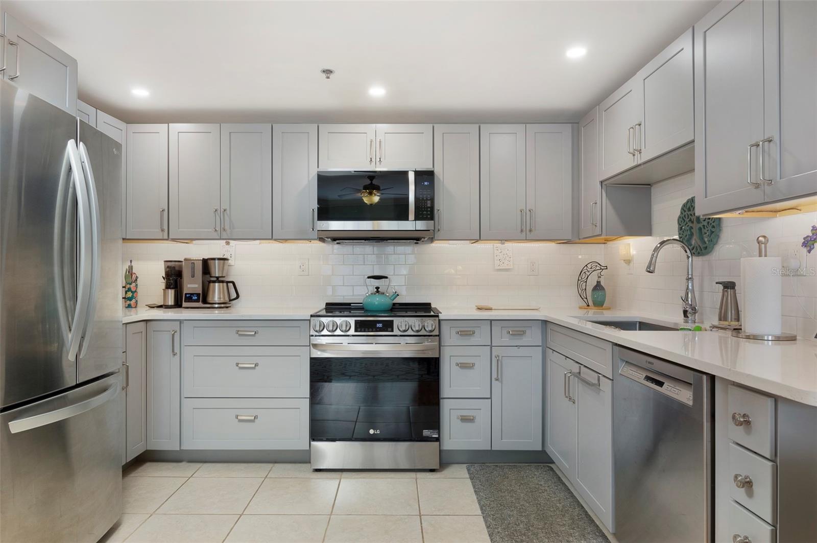 Image 7 of 29 For 219 4th Avenue N 202