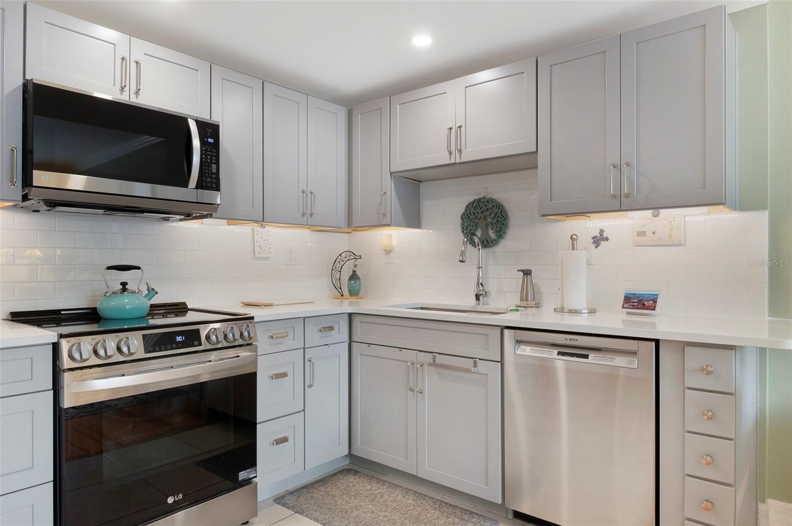 Image 8 of 29 For 219 4th Avenue N 202