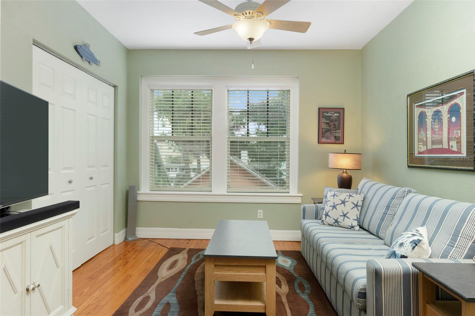 Image 9 of 29 For 219 4th Avenue N 202