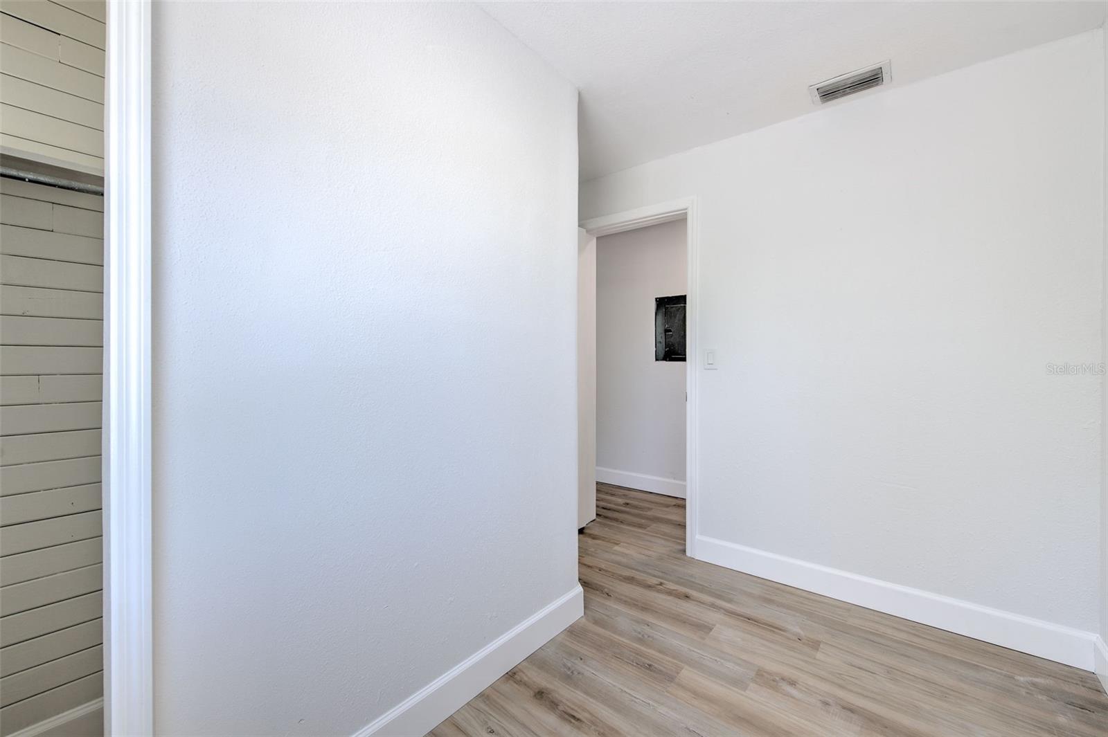 Image 10 of 24 For 2002 Hanna Avenue