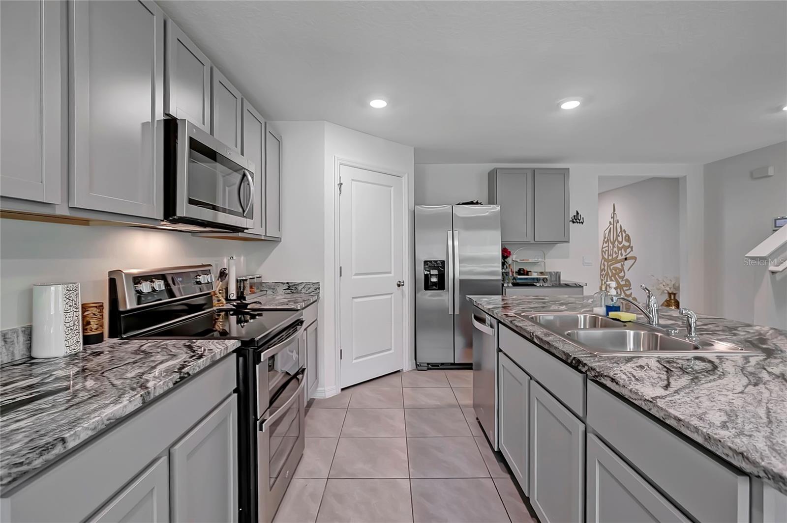 Image 15 of 54 For 7737 Rosewood Garden Loop