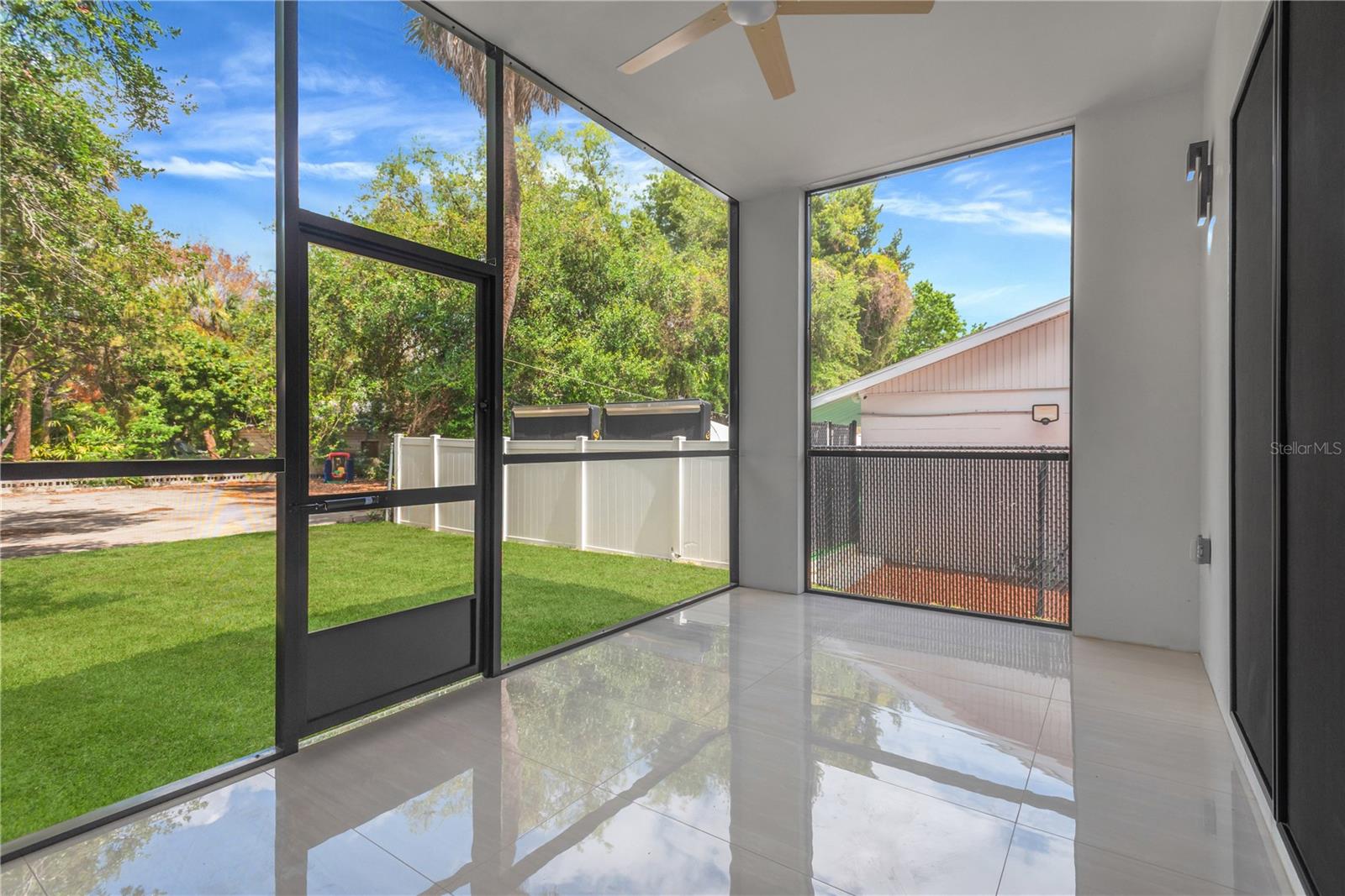 Image 10 of 33 For 6021 Interbay