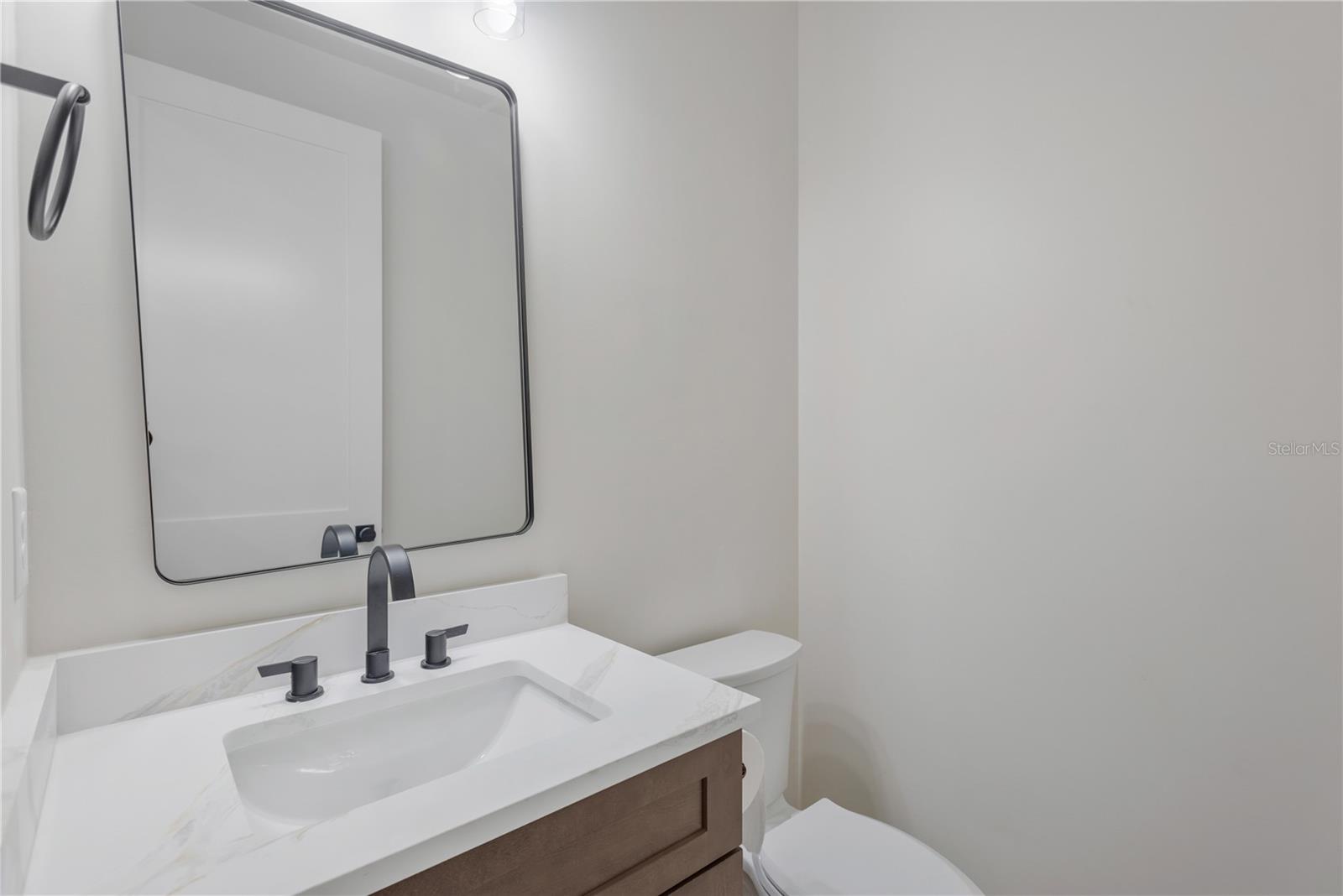 Image 12 of 33 For 6021 Interbay