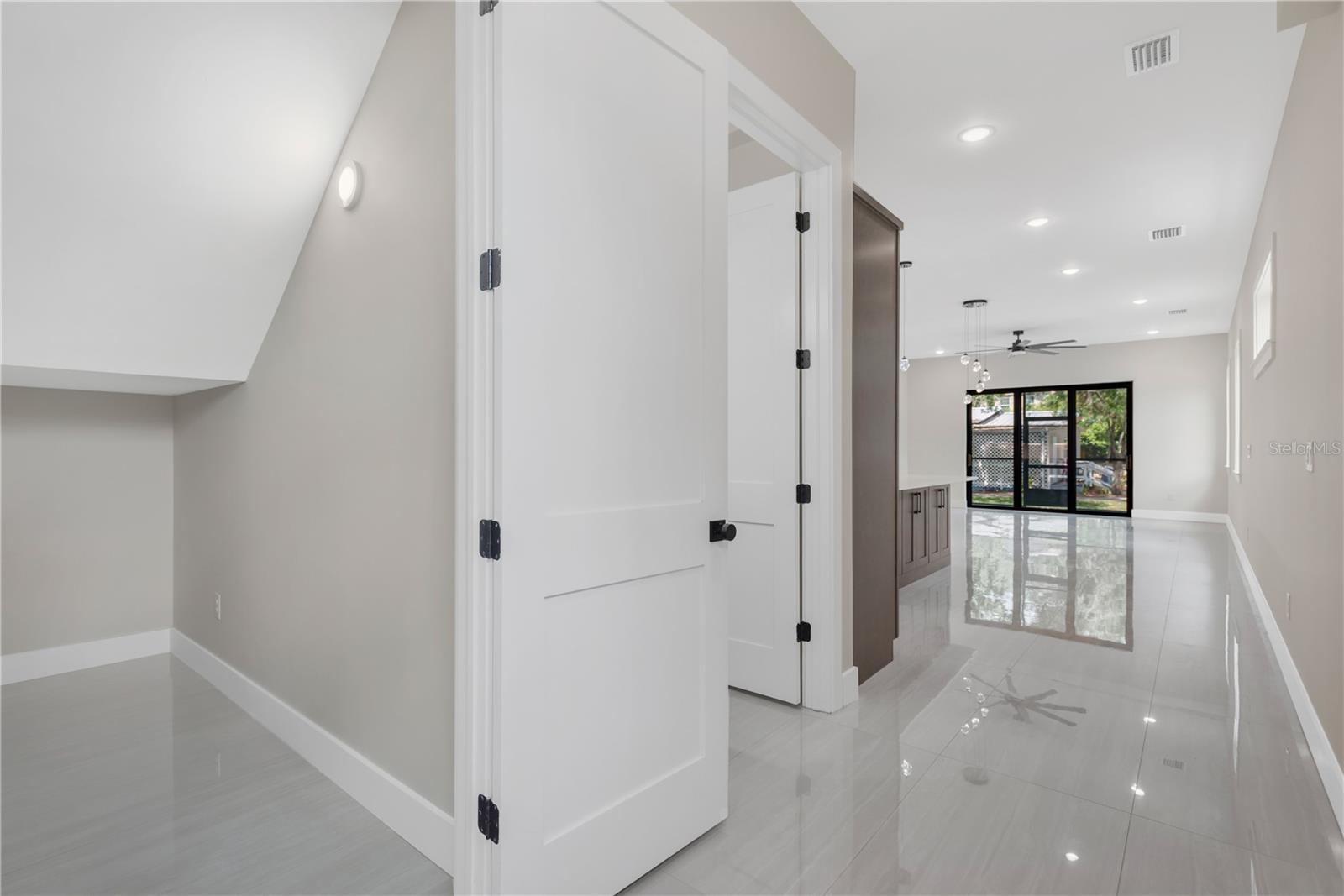 Image 13 of 33 For 6021 Interbay