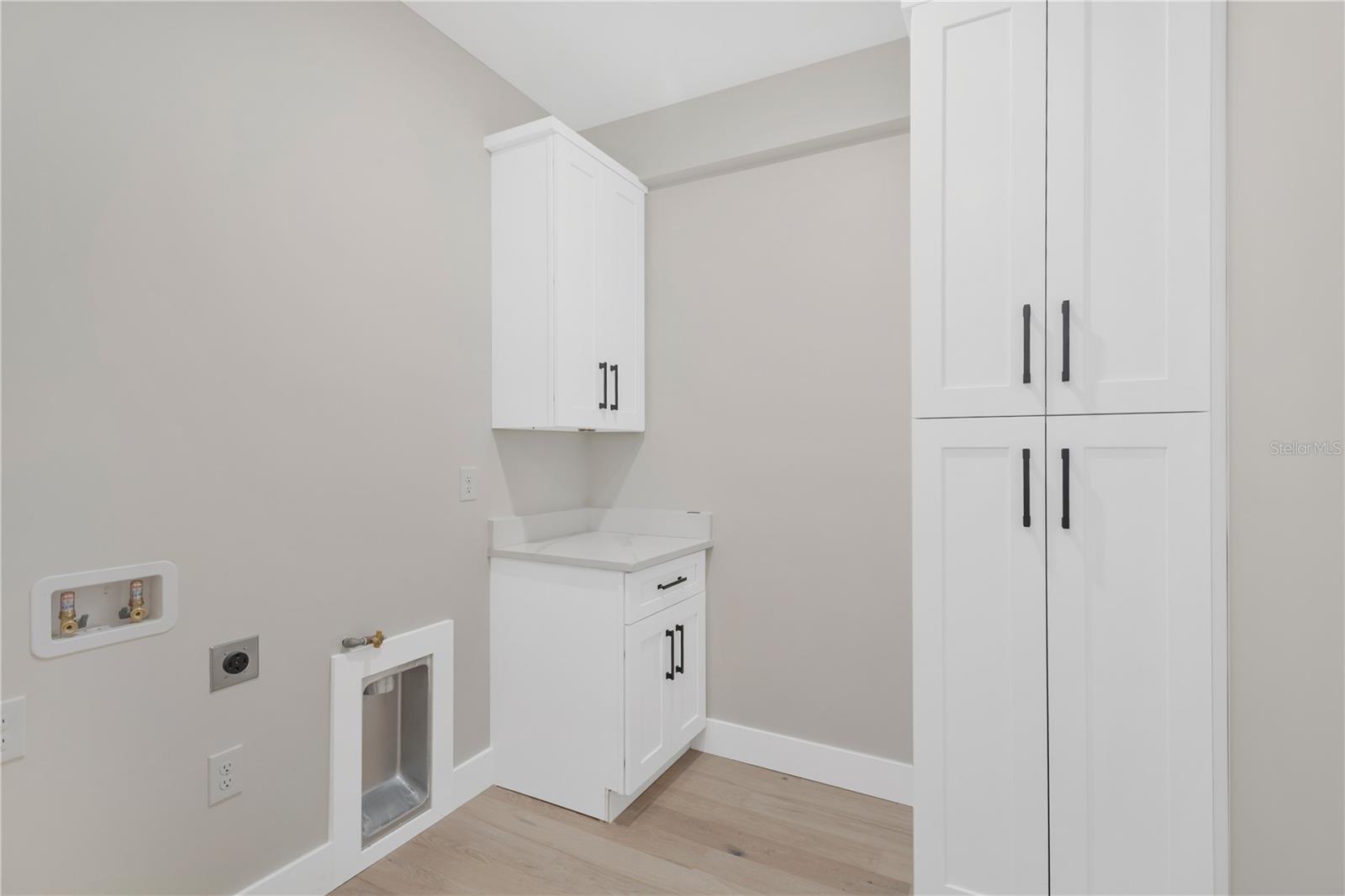 Image 15 of 33 For 6021 Interbay