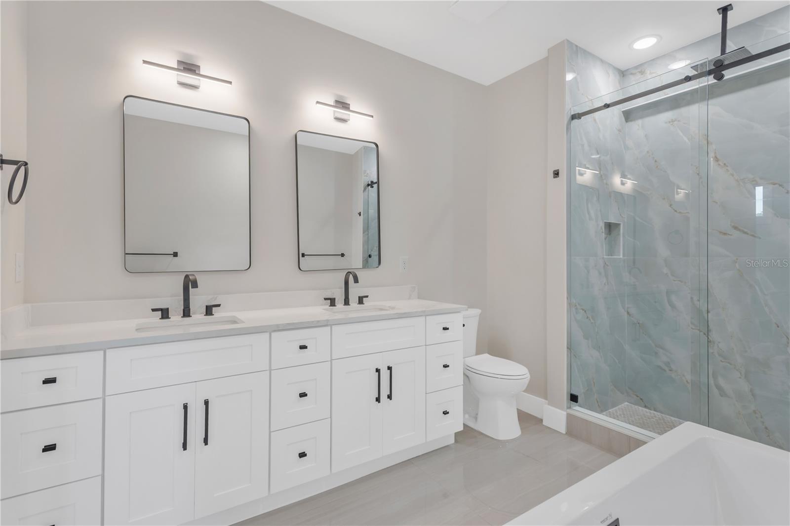 Image 17 of 33 For 6021 Interbay