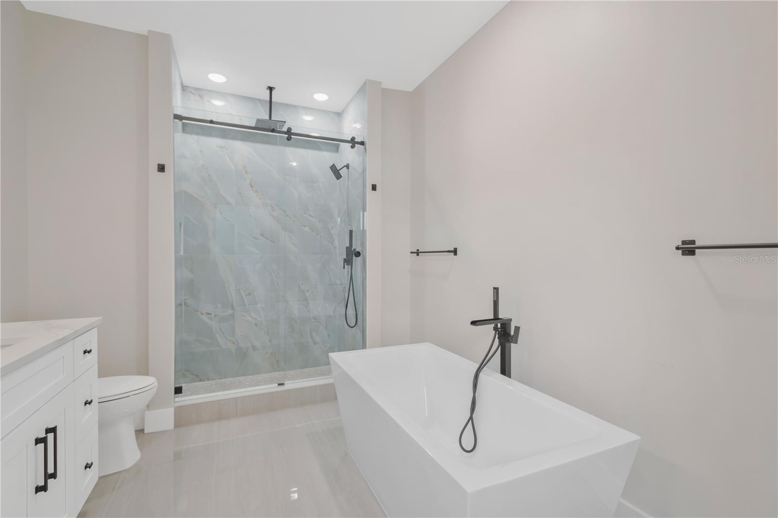 Image 18 of 33 For 6021 Interbay