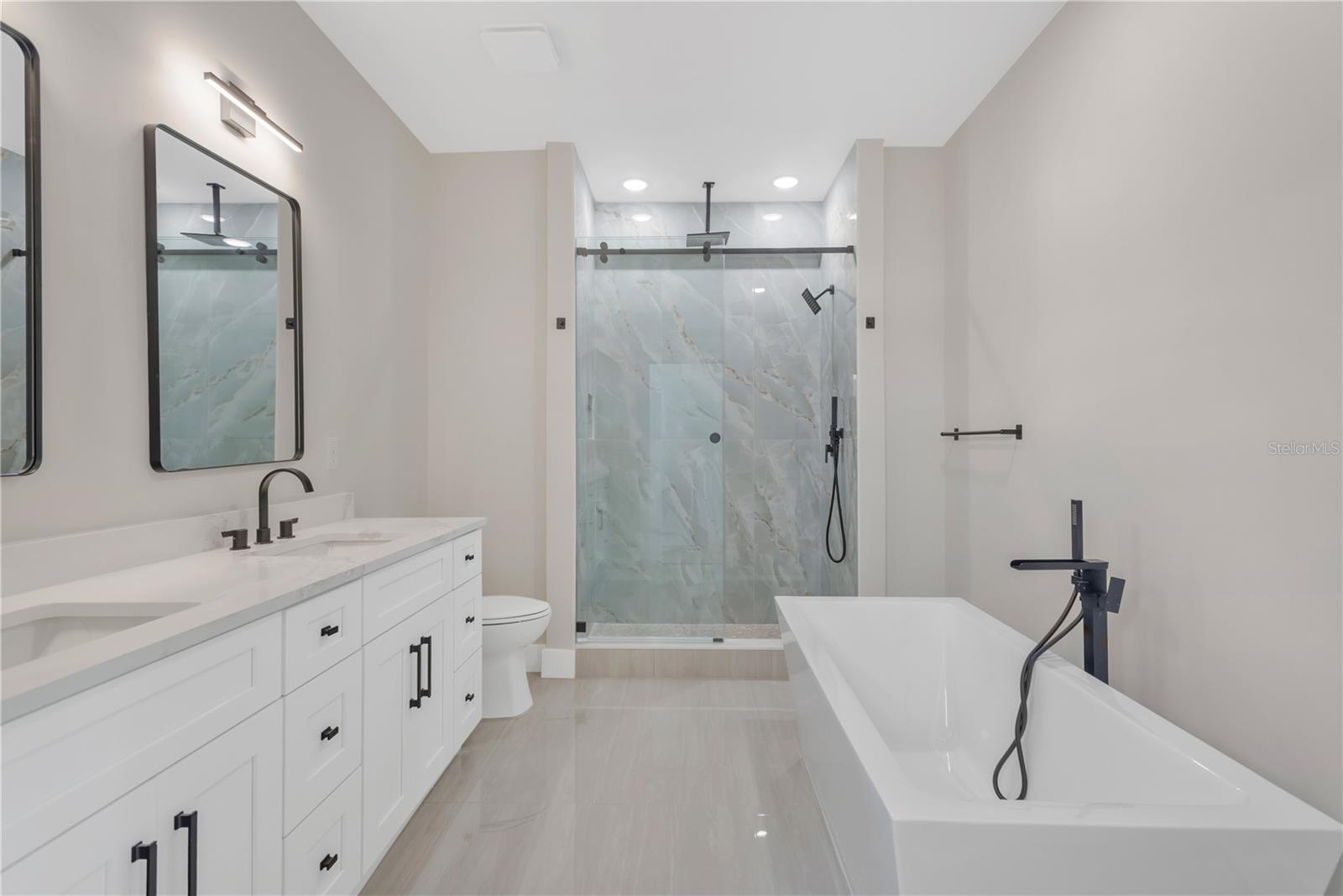 Image 19 of 33 For 6021 Interbay