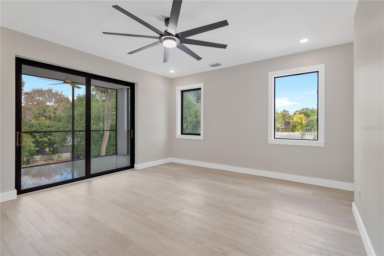 Image 22 of 33 For 6021 Interbay