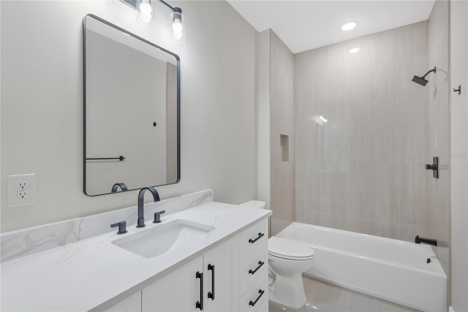 Image 23 of 33 For 6021 Interbay