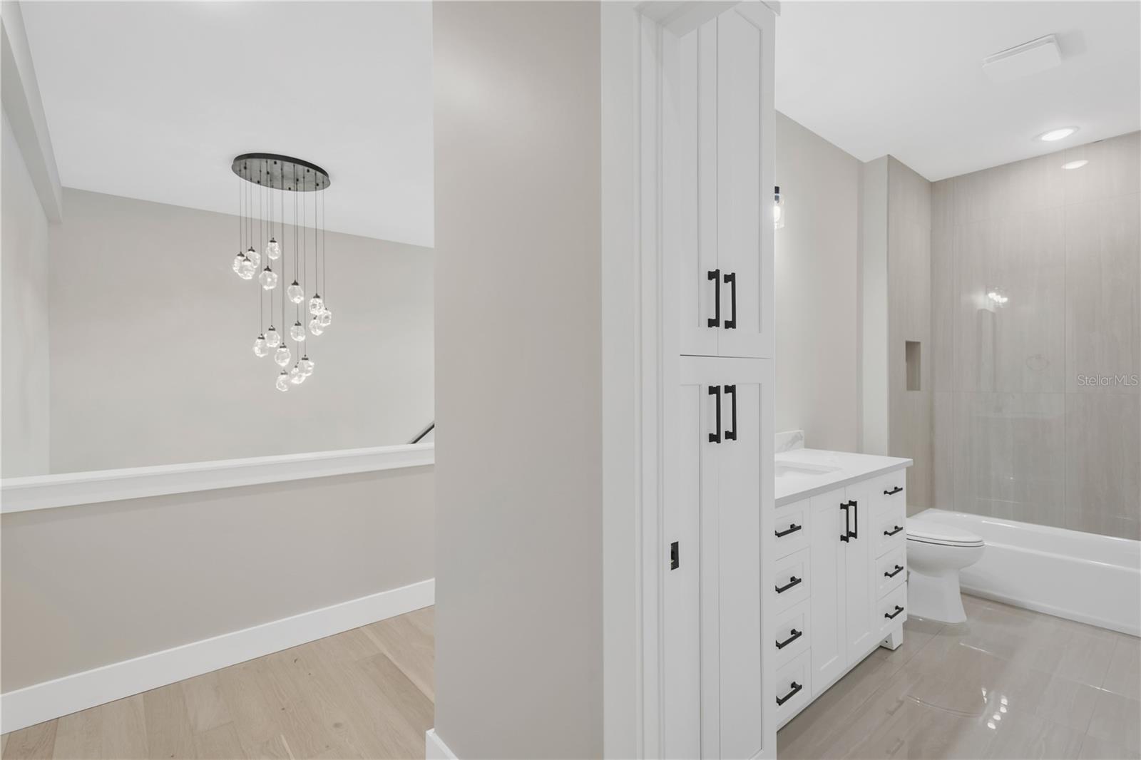 Image 24 of 33 For 6021 Interbay