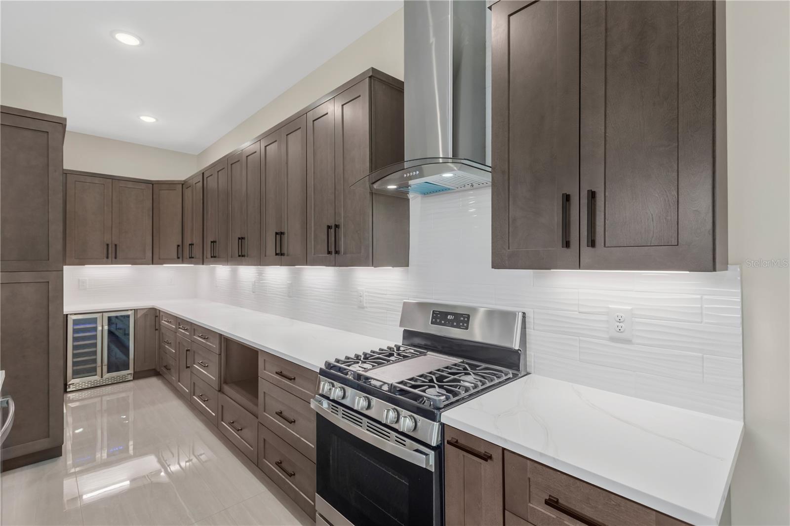 Image 4 of 33 For 6021 Interbay