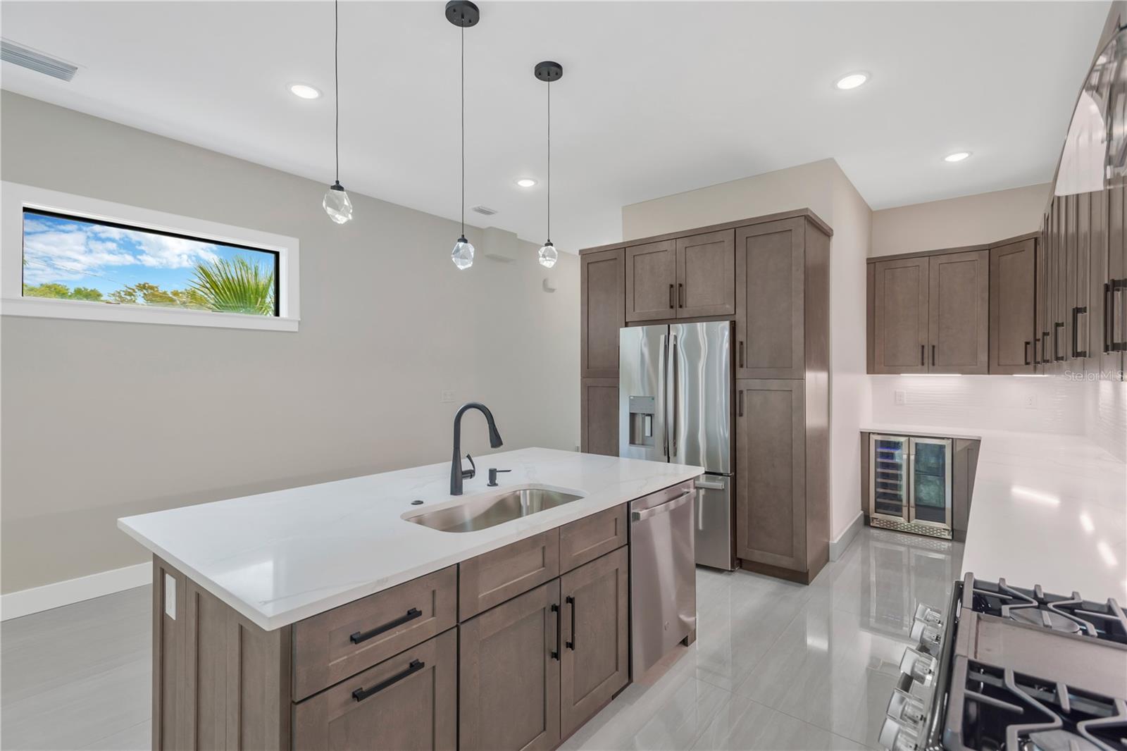 Image 5 of 33 For 6021 Interbay