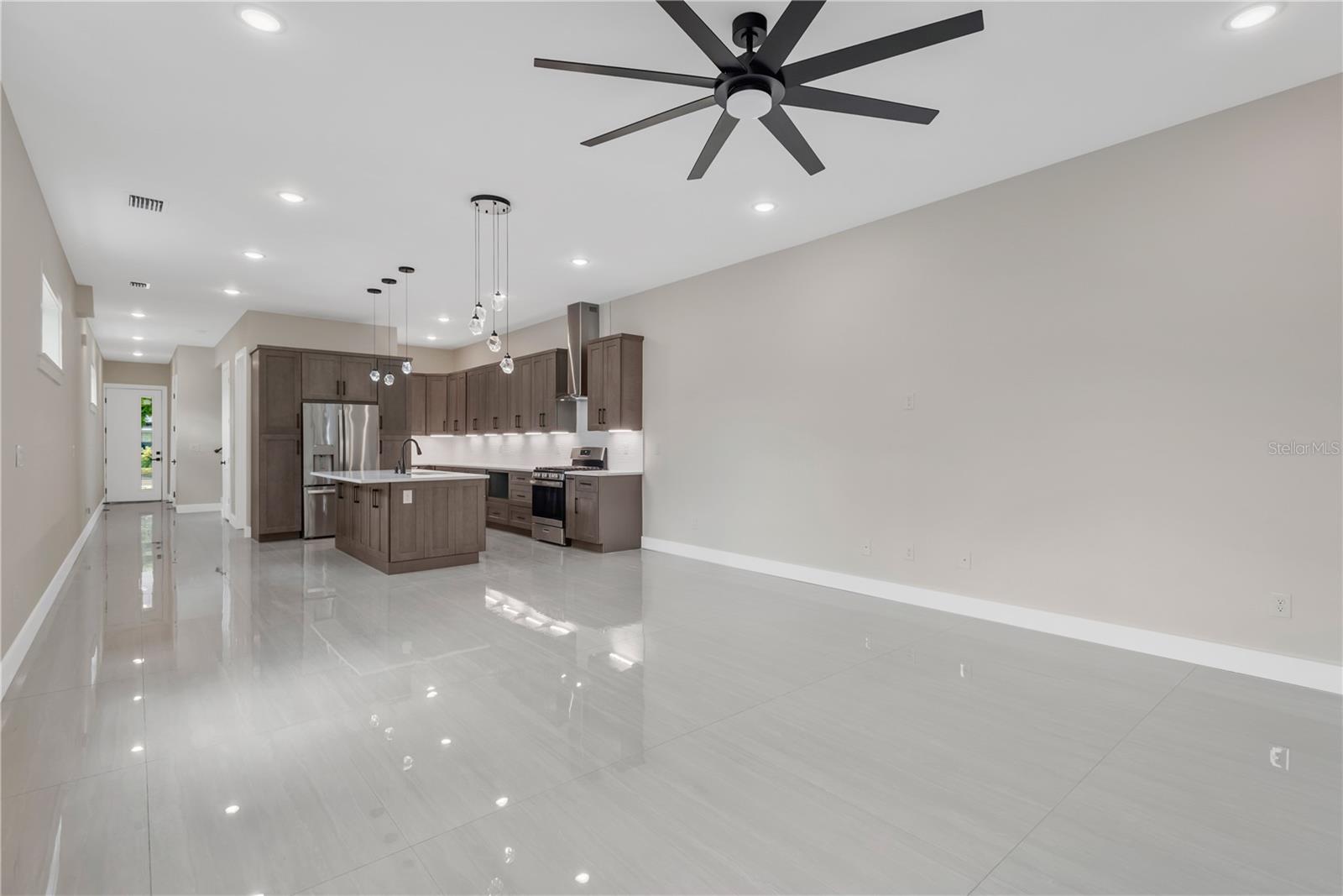 Image 8 of 33 For 6021 Interbay