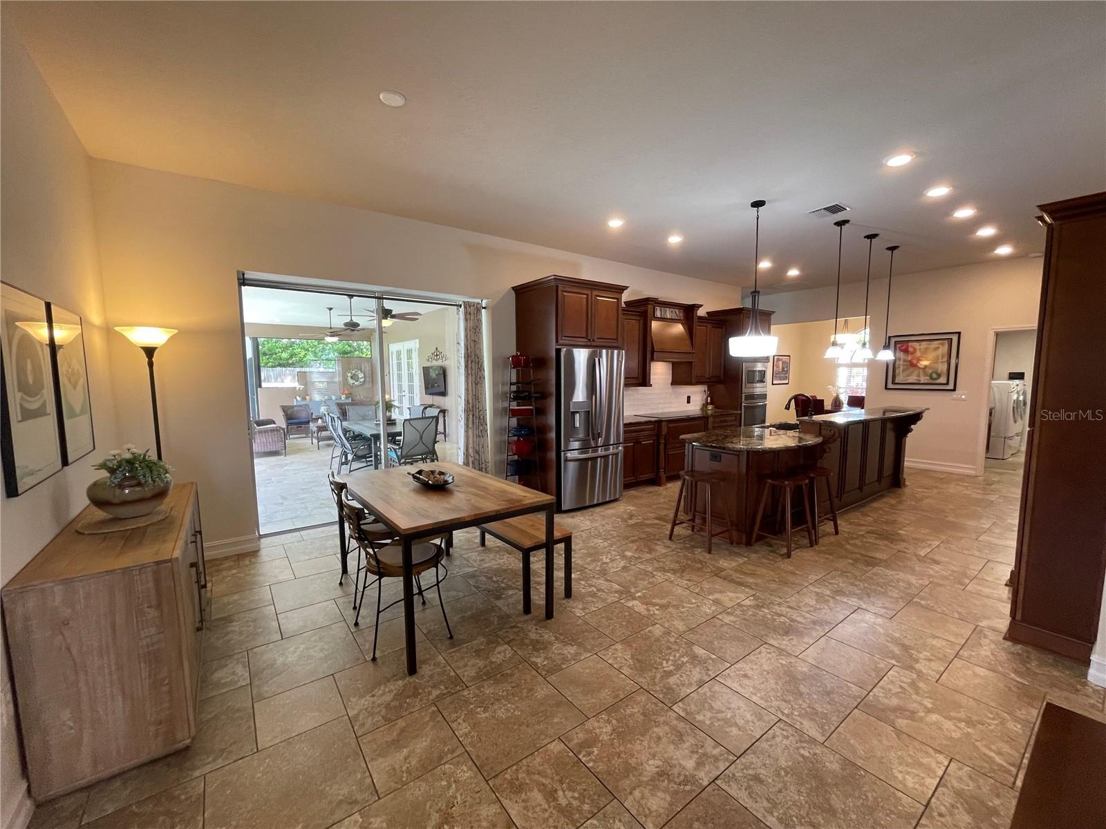 Listing photo id 16 for 2366 Anthony Avenue