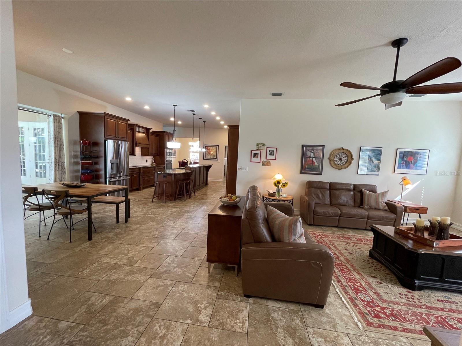 Listing photo id 21 for 2366 Anthony Avenue