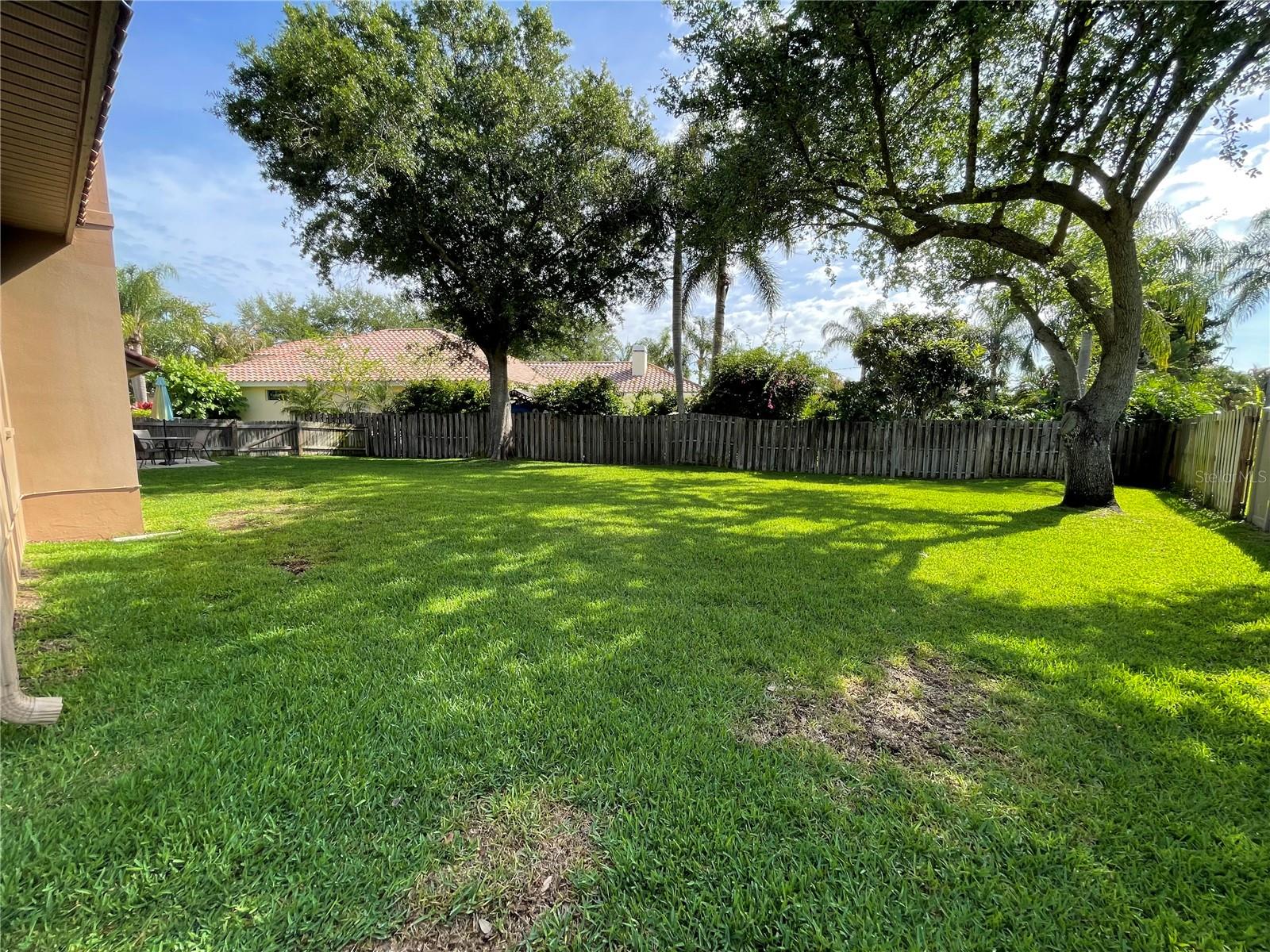 Listing photo id 23 for 2366 Anthony Avenue