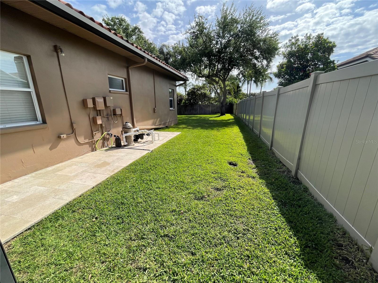 Listing photo id 26 for 2366 Anthony Avenue