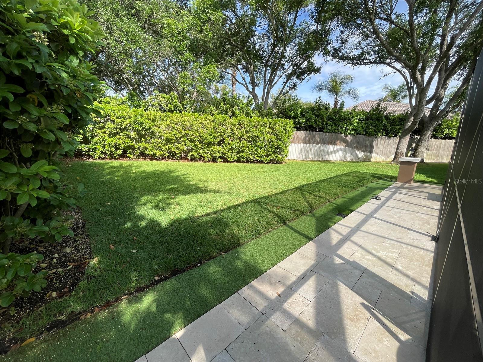 Listing photo id 27 for 2366 Anthony Avenue