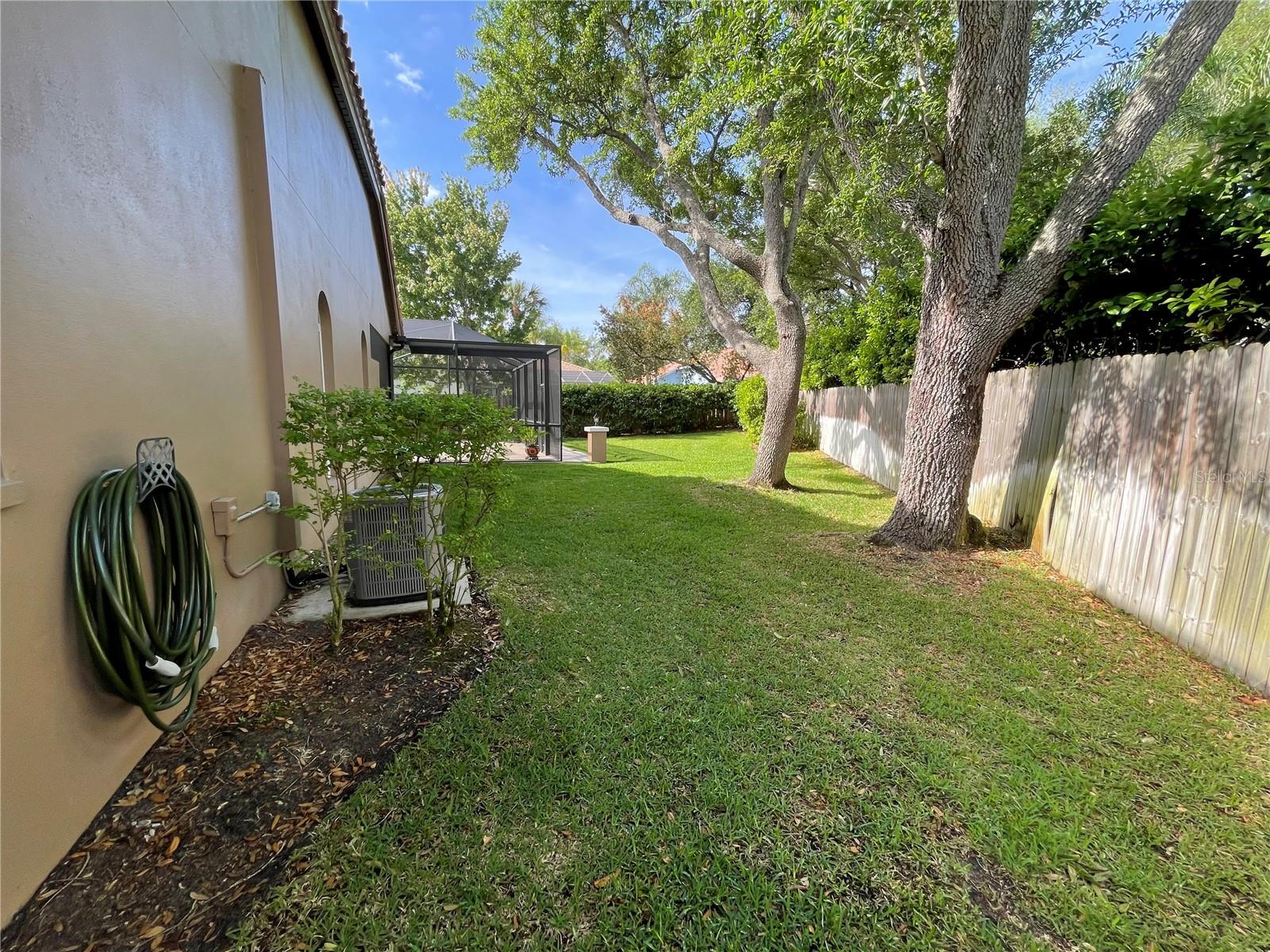 Listing photo id 29 for 2366 Anthony Avenue