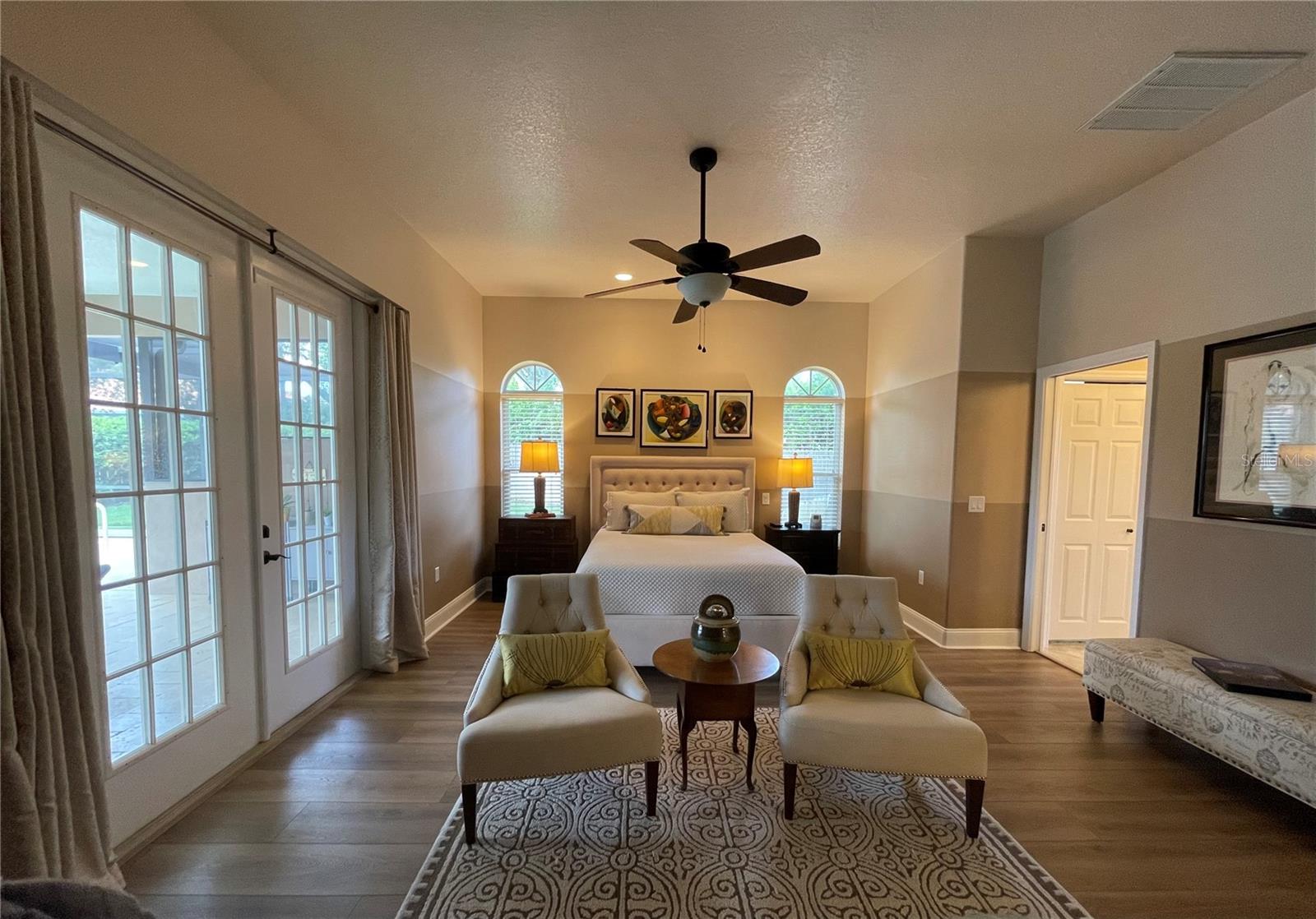 Listing photo id 37 for 2366 Anthony Avenue