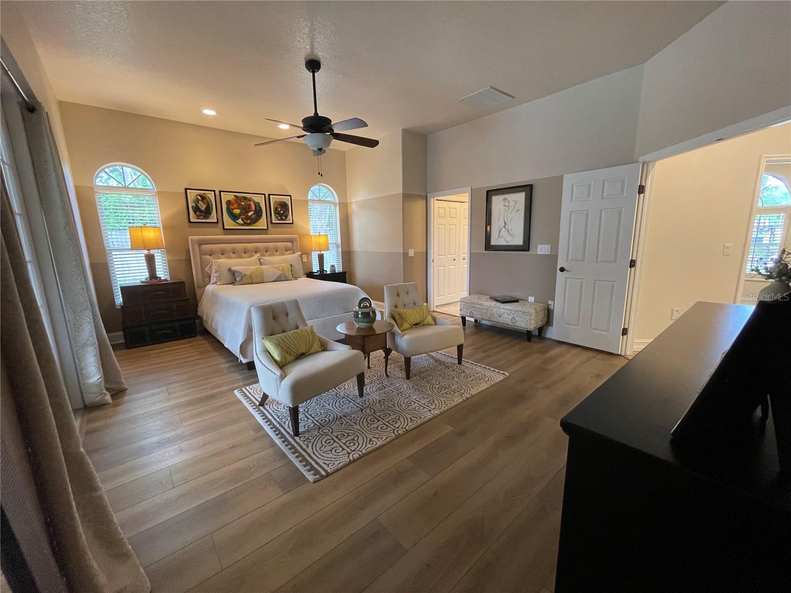 Listing photo id 39 for 2366 Anthony Avenue