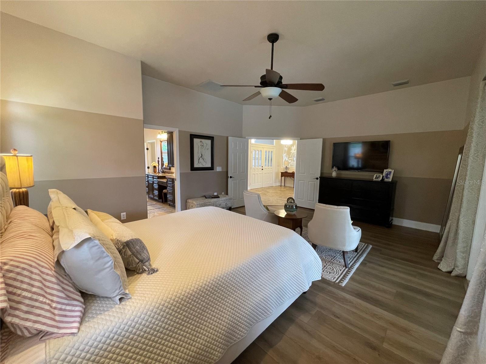 Listing photo id 40 for 2366 Anthony Avenue