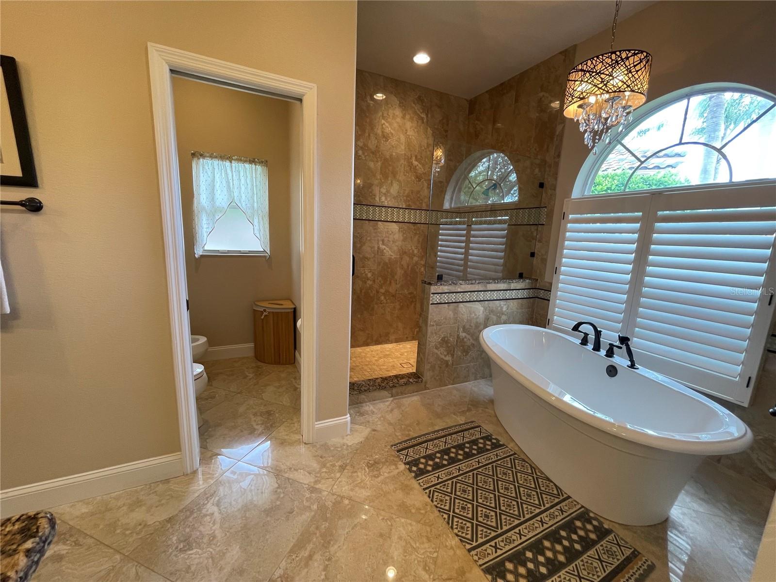 Listing photo id 43 for 2366 Anthony Avenue