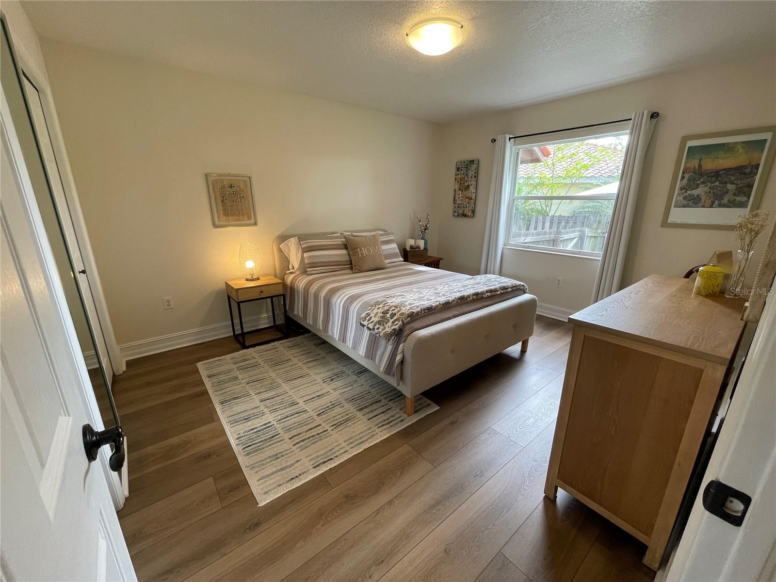 Listing photo id 45 for 2366 Anthony Avenue