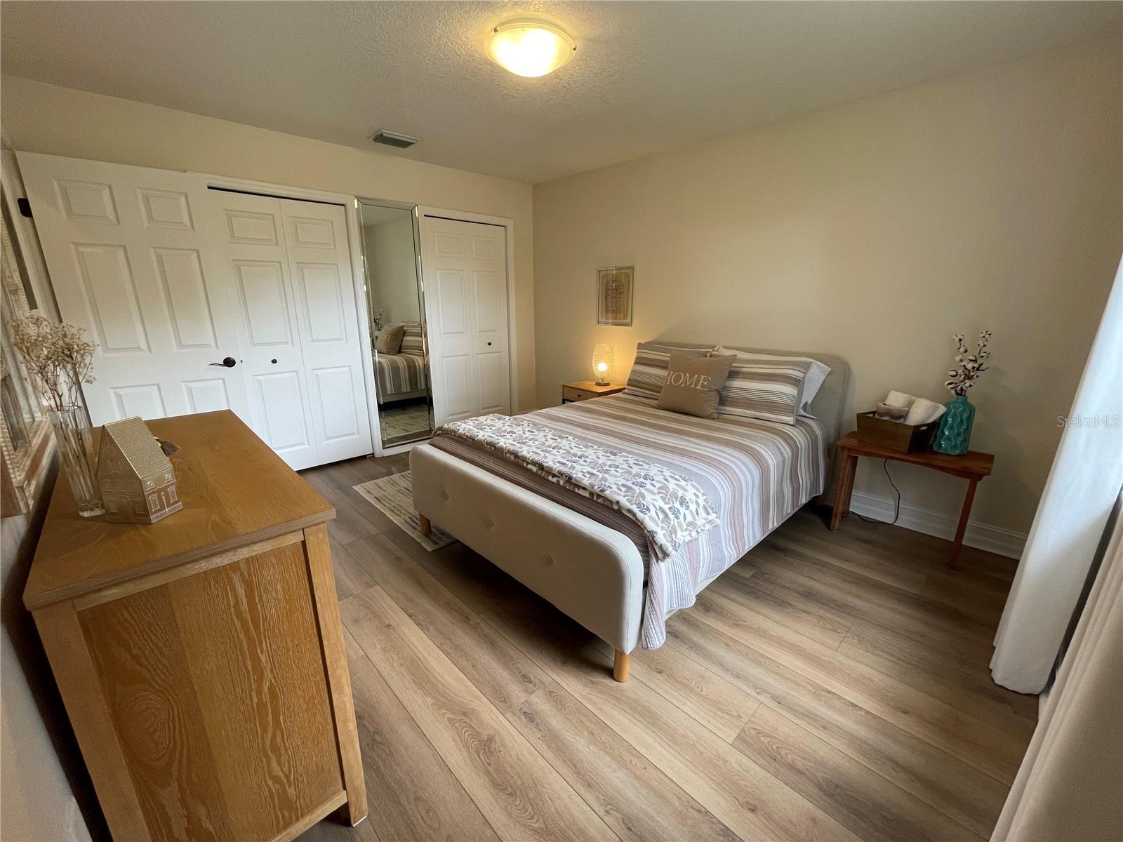 Listing photo id 46 for 2366 Anthony Avenue