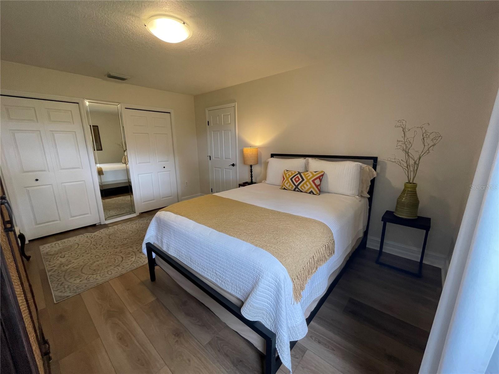 Listing photo id 47 for 2366 Anthony Avenue