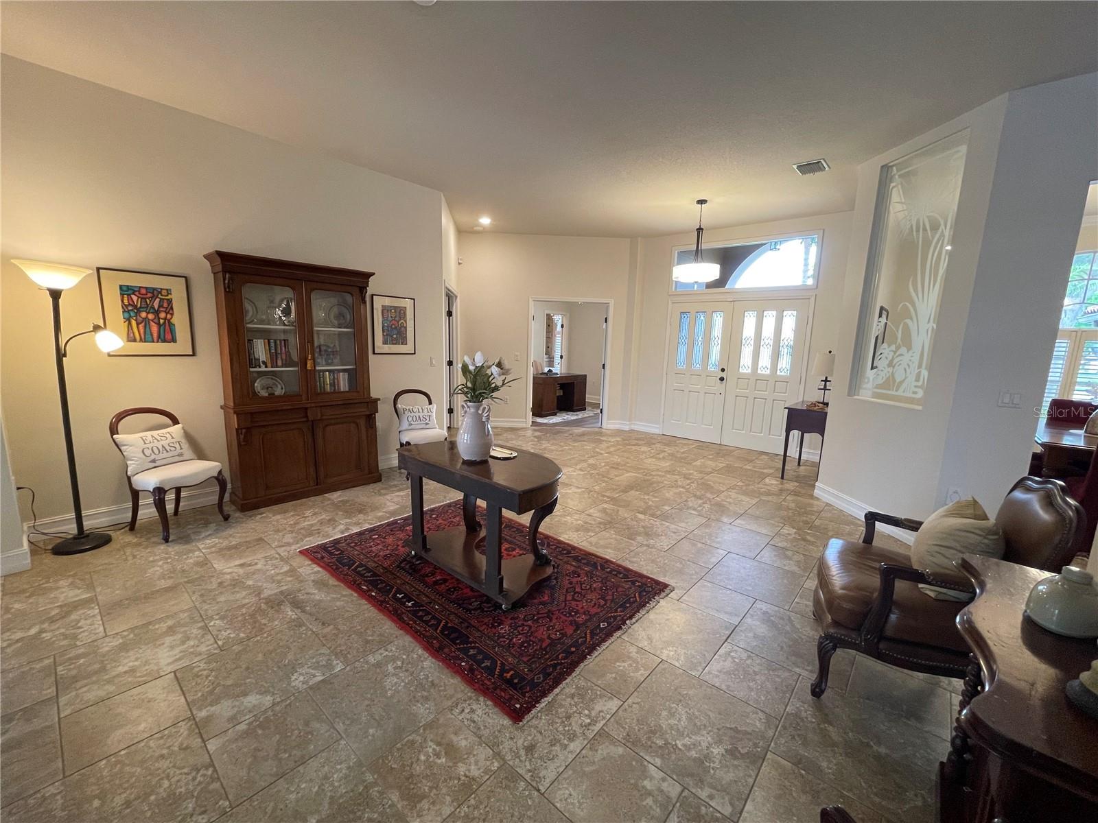 Listing photo id 3 for 2366 Anthony Avenue