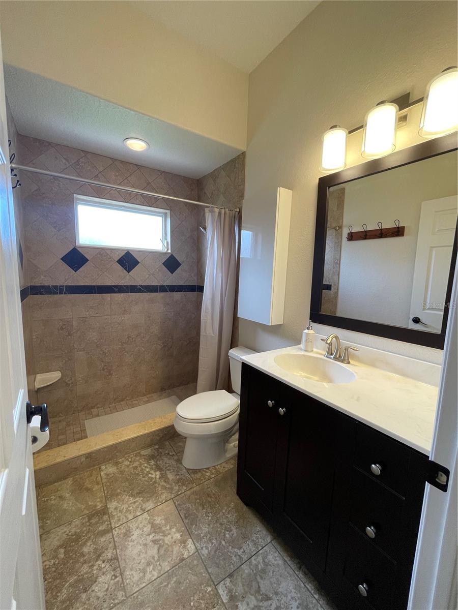 Listing photo id 49 for 2366 Anthony Avenue