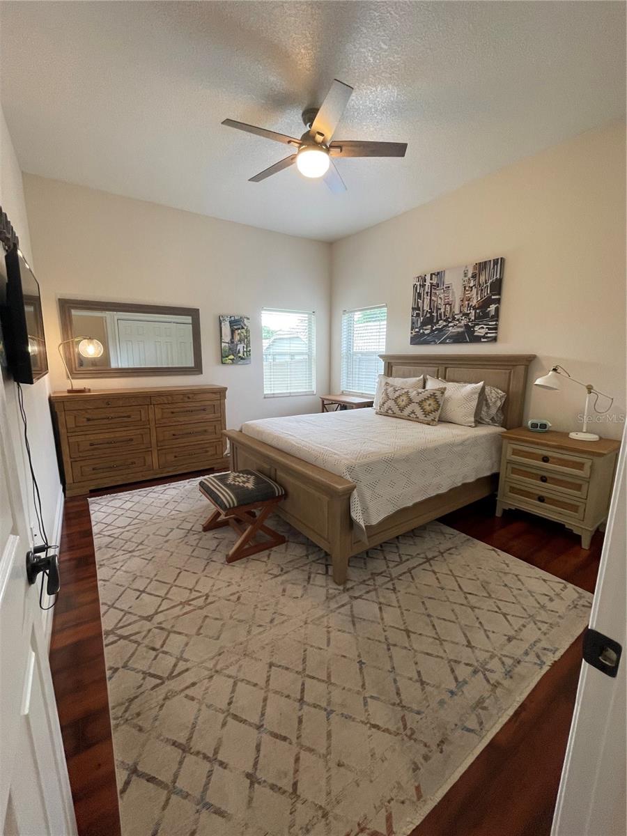 Listing photo id 50 for 2366 Anthony Avenue