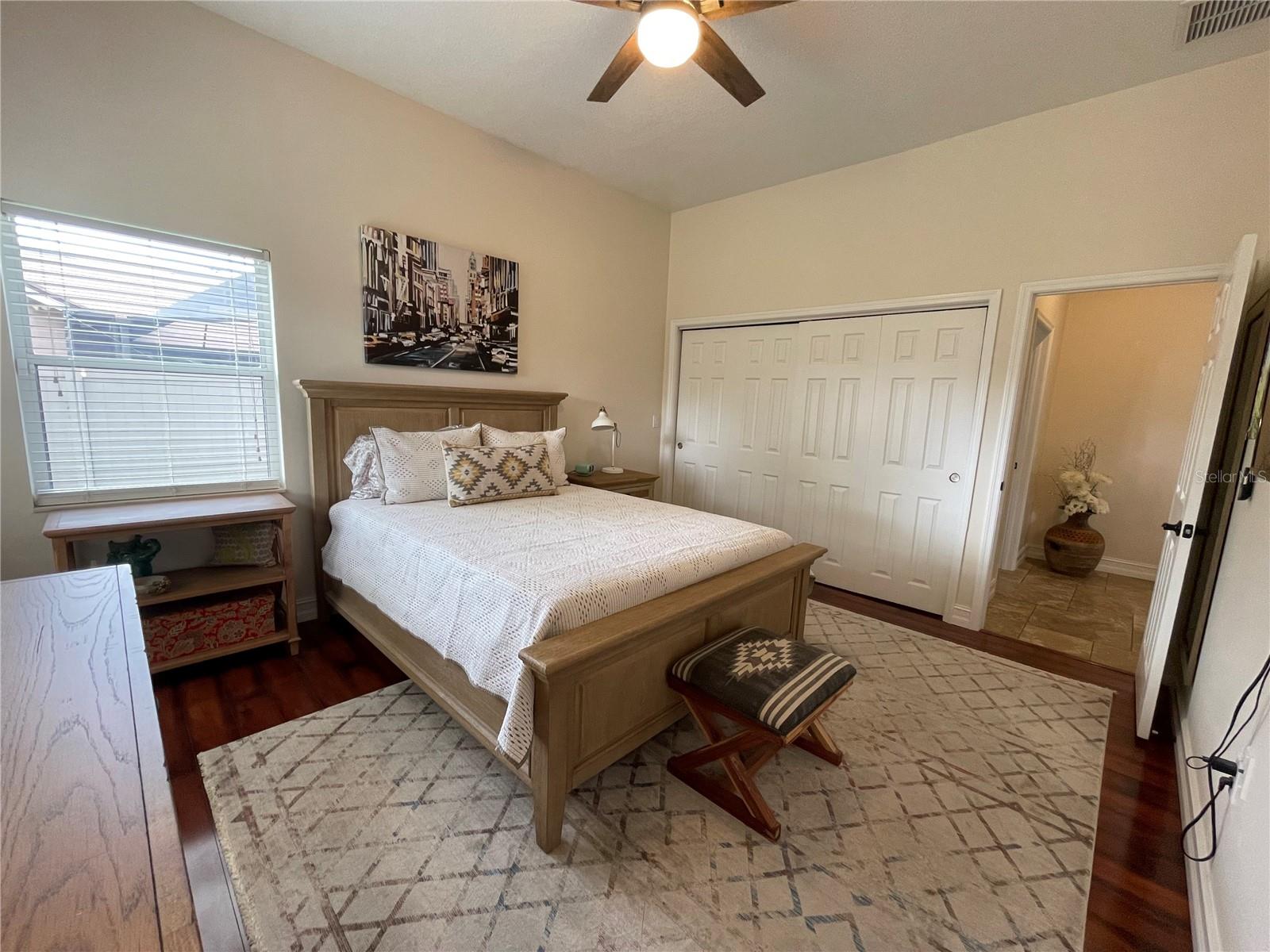 Listing photo id 51 for 2366 Anthony Avenue