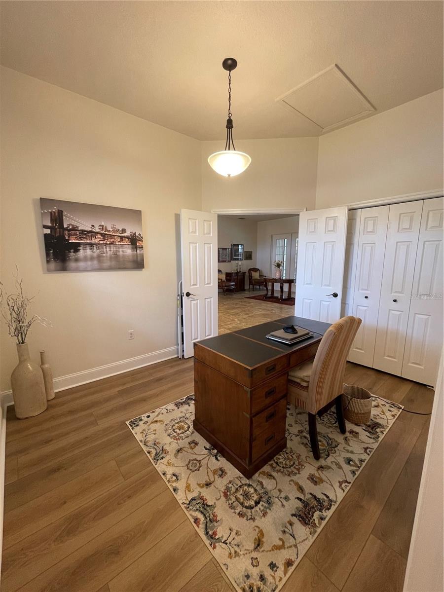 Listing photo id 56 for 2366 Anthony Avenue