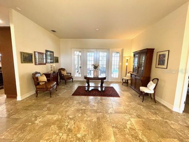 Listing photo id 4 for 2366 Anthony Avenue