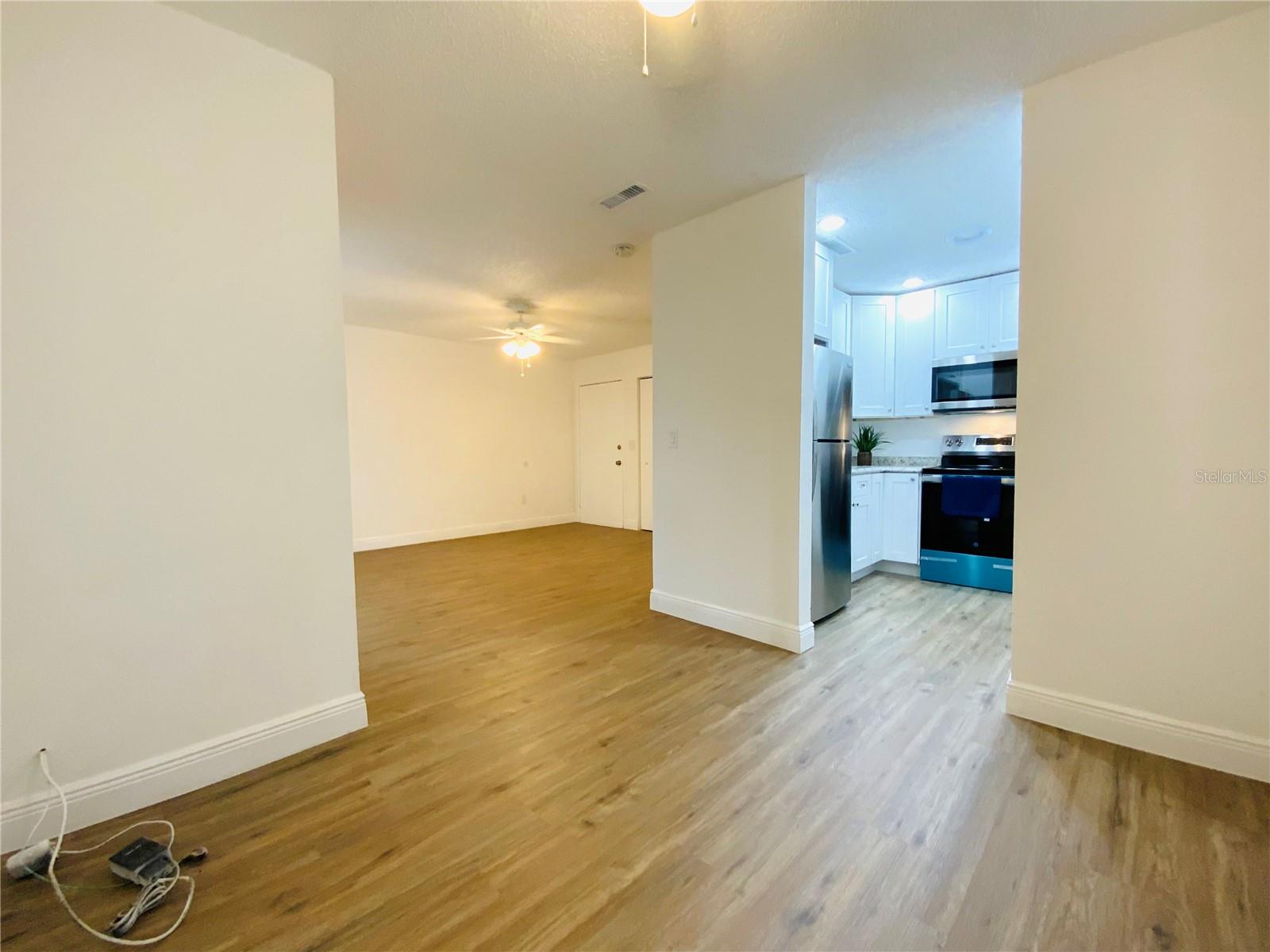 Image 5 of 12 For 305 Wellington Court 62