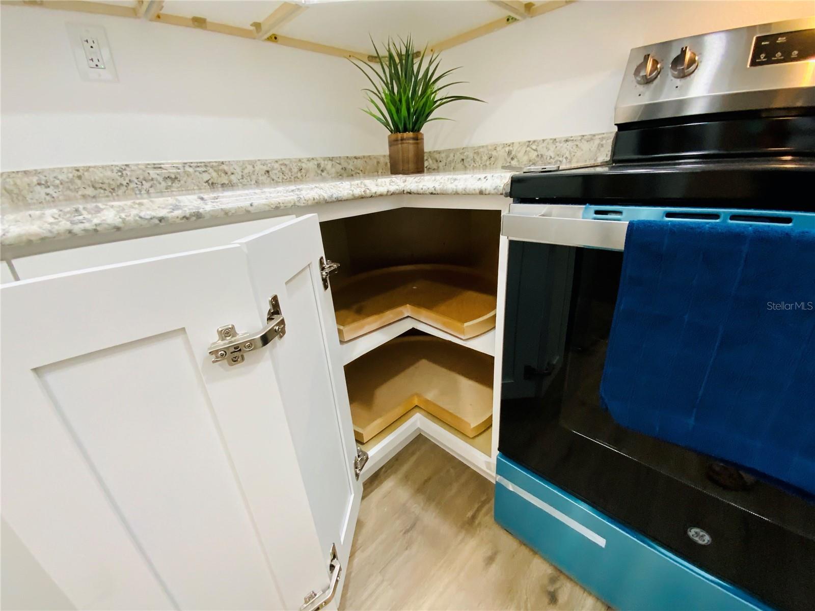 Image 8 of 12 For 305 Wellington Court 62