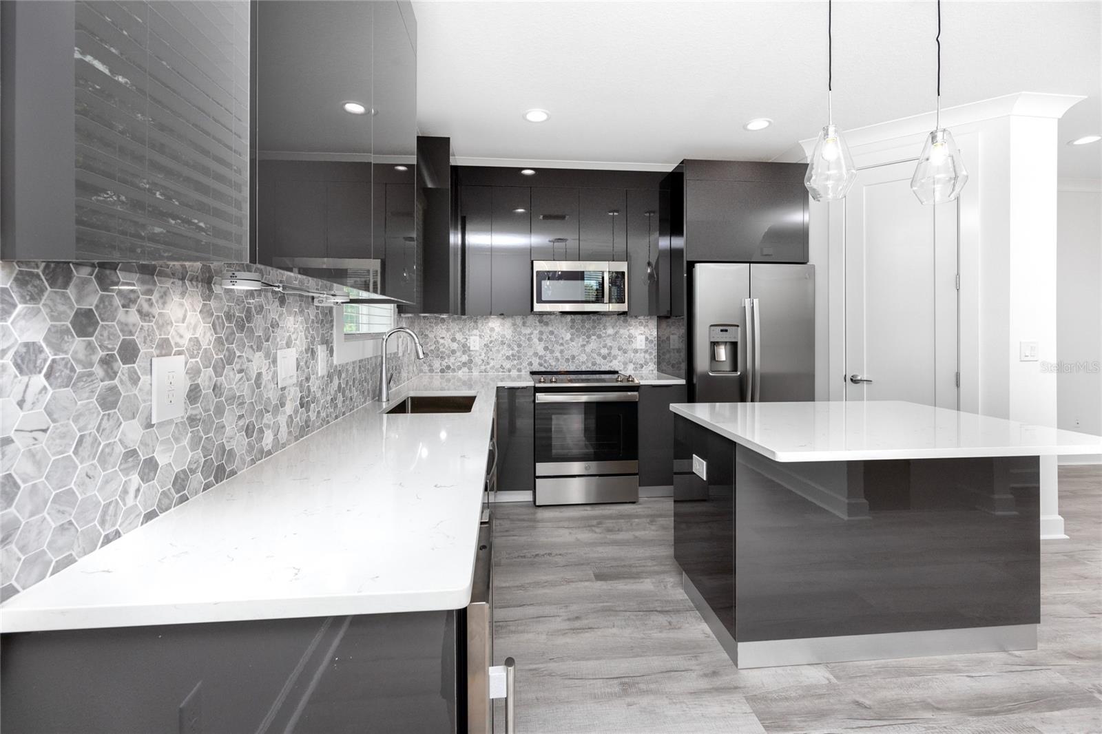 Image 14 of 42 For 1520 Pierce Street 1