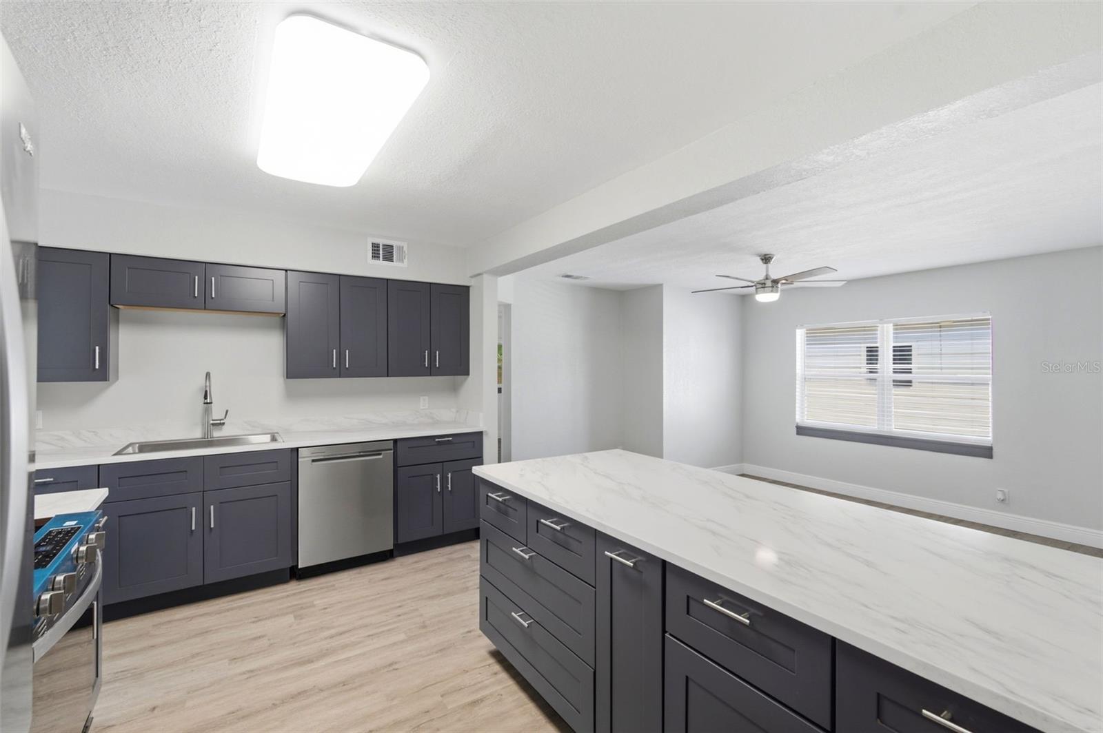 Listing photo id 8 for 7211 32nd Avenue N