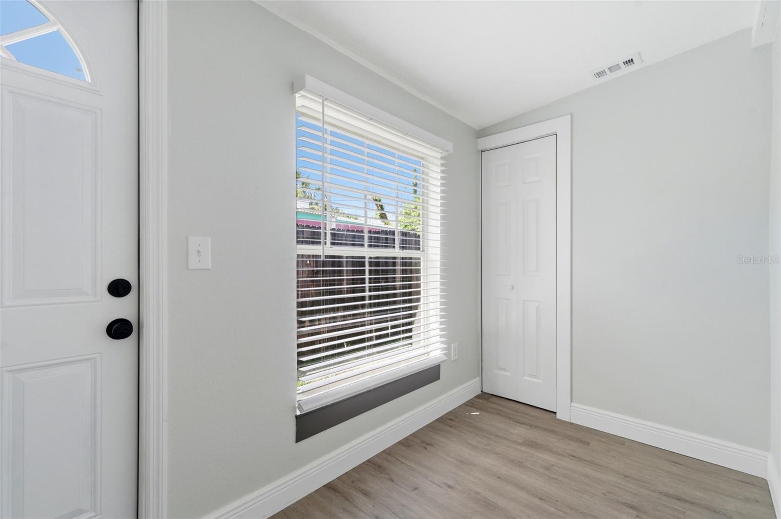 Listing photo id 10 for 7211 32nd Avenue N