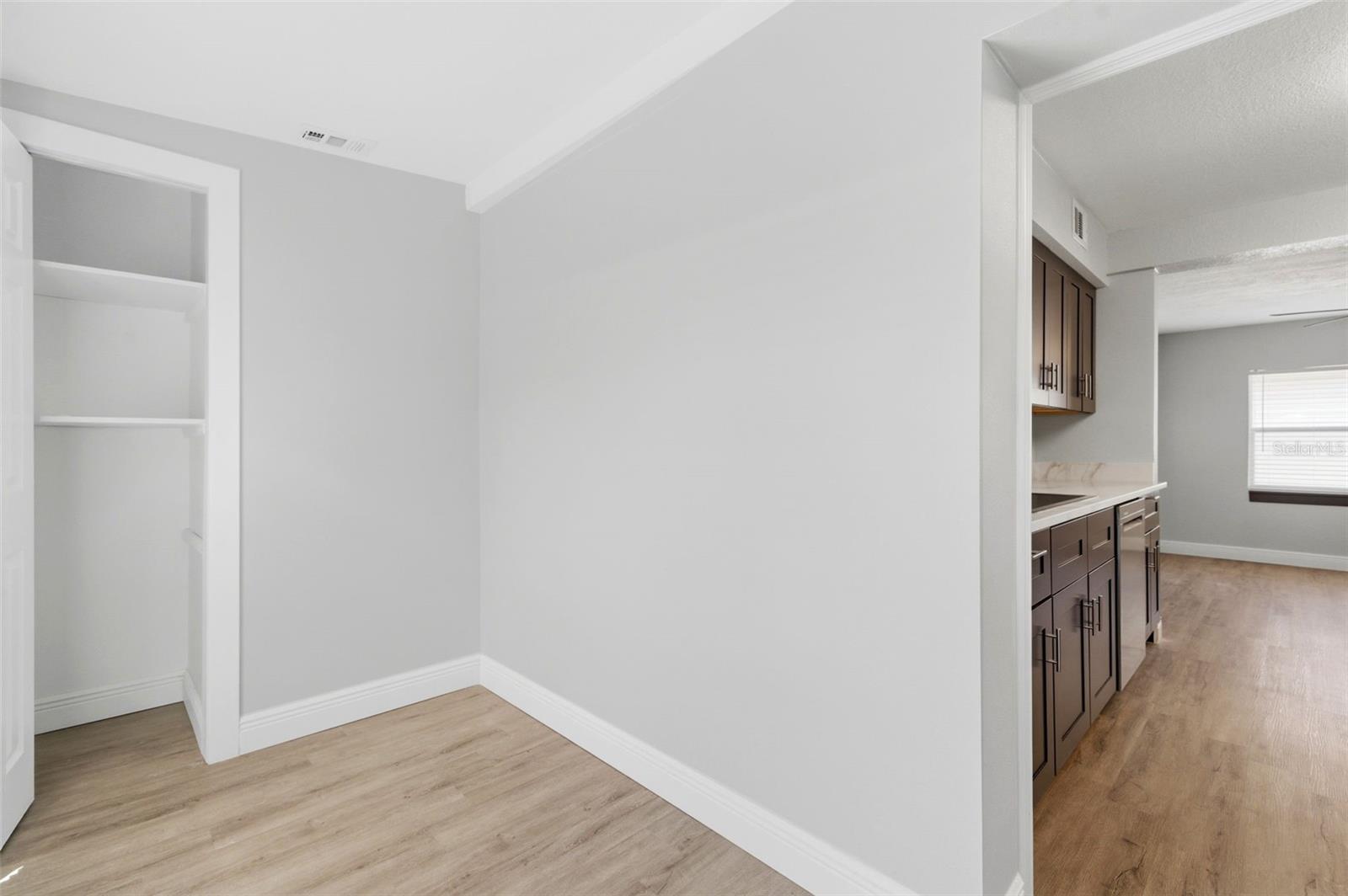 Listing photo id 11 for 7211 32nd Avenue N