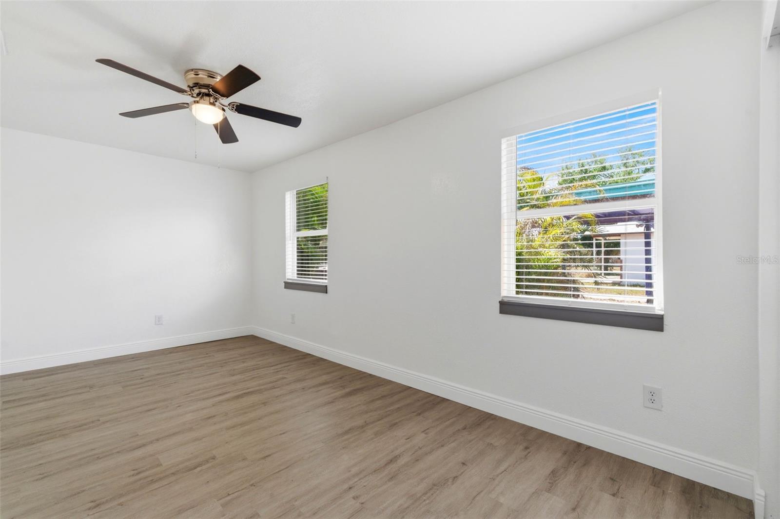 Listing photo id 12 for 7211 32nd Avenue N