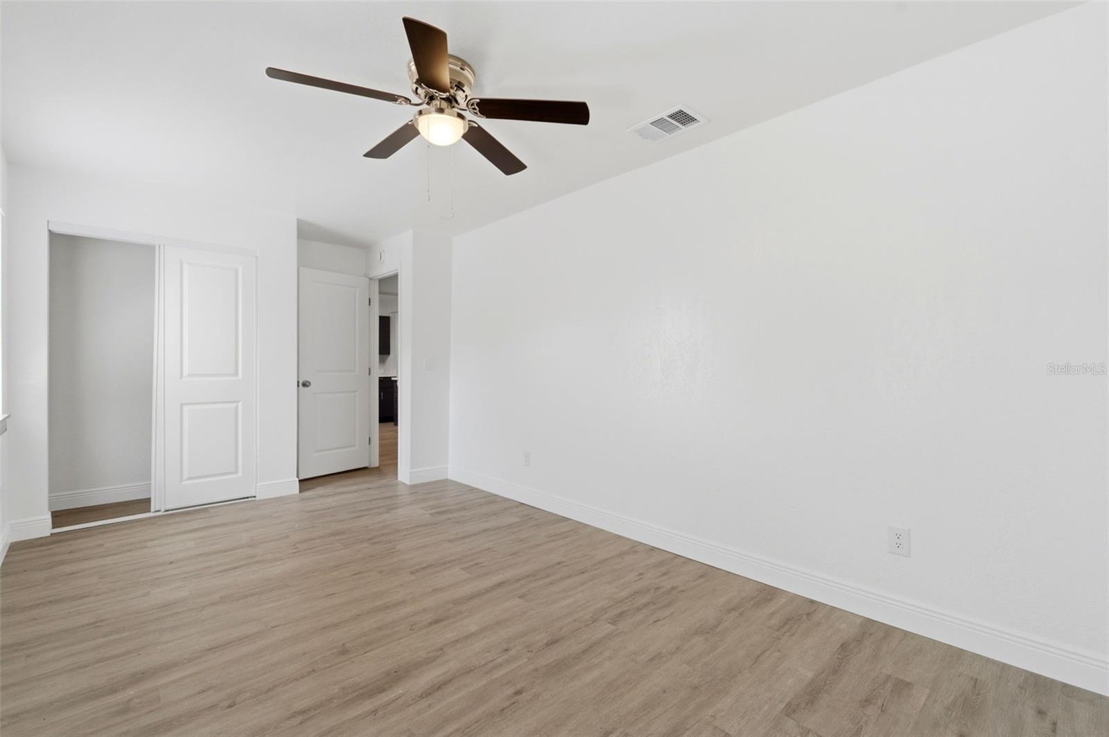 Listing photo id 14 for 7211 32nd Avenue N