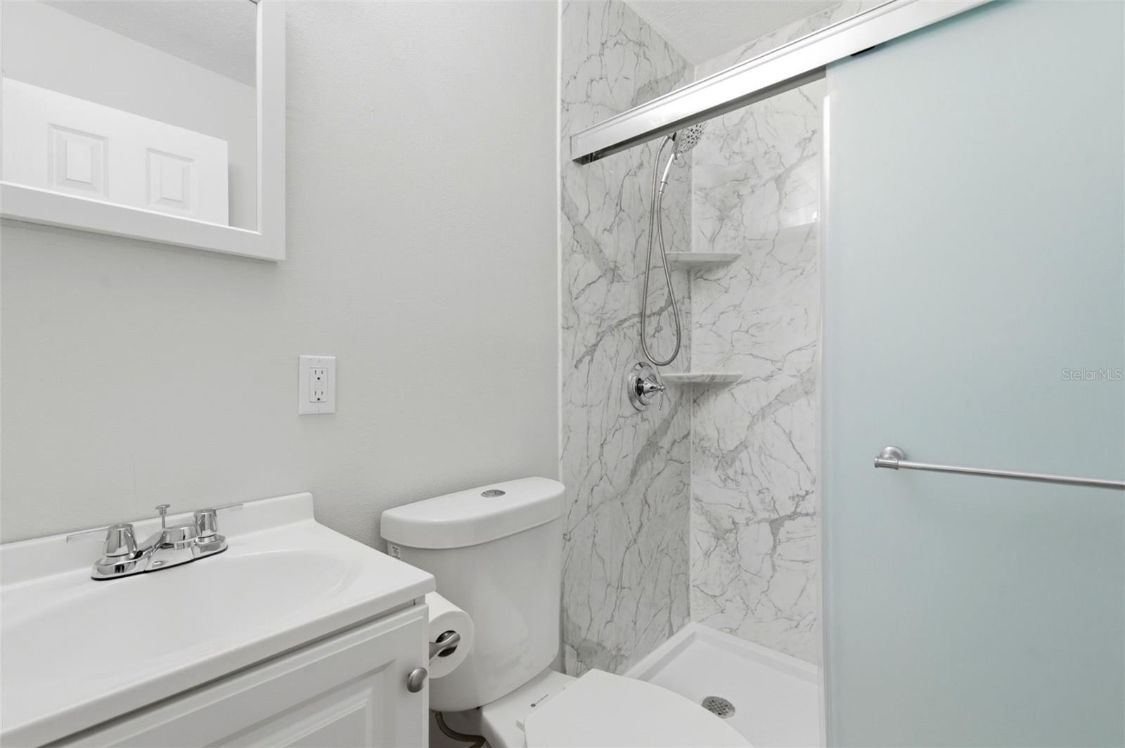 Listing photo id 15 for 7211 32nd Avenue N