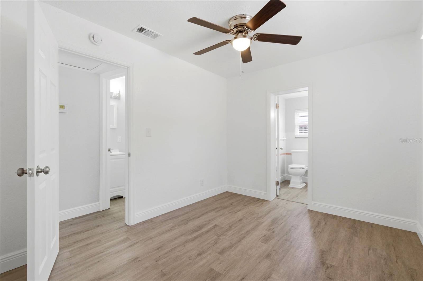 Listing photo id 17 for 7211 32nd Avenue N