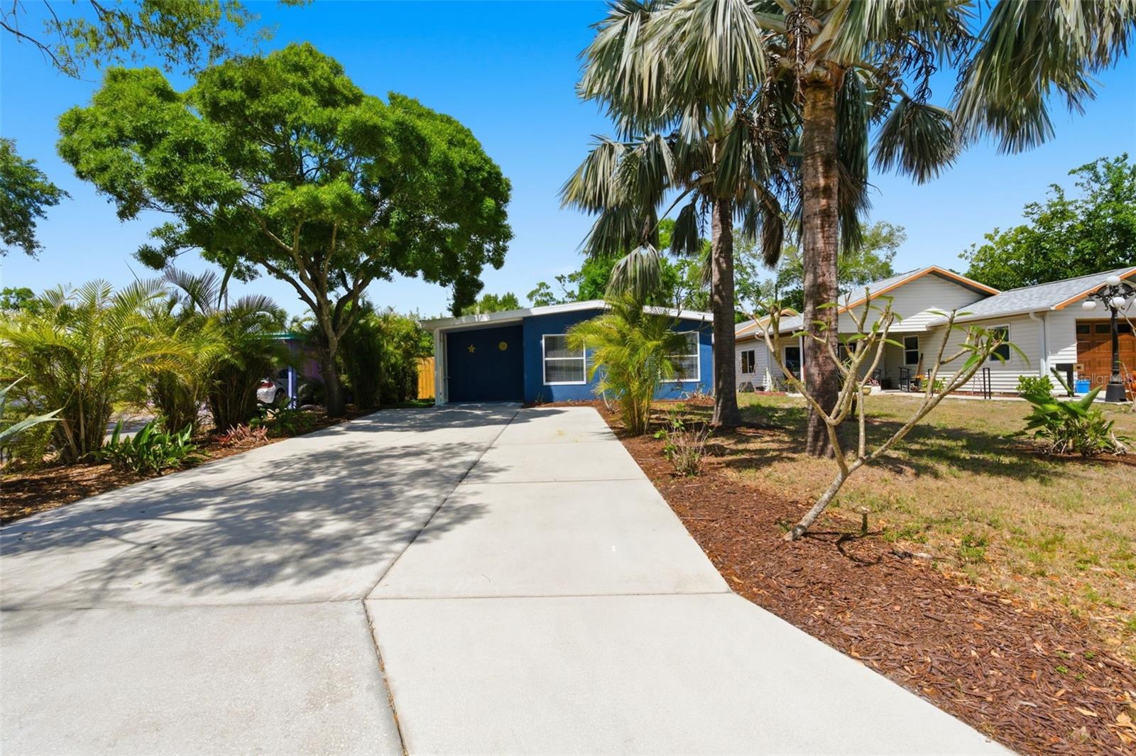 Listing photo id 0 for 7211 32nd Avenue N