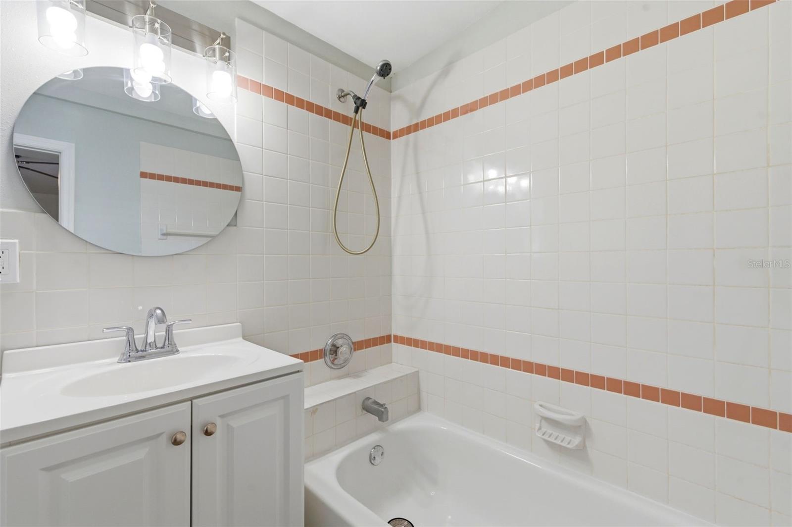 Listing photo id 18 for 7211 32nd Avenue N